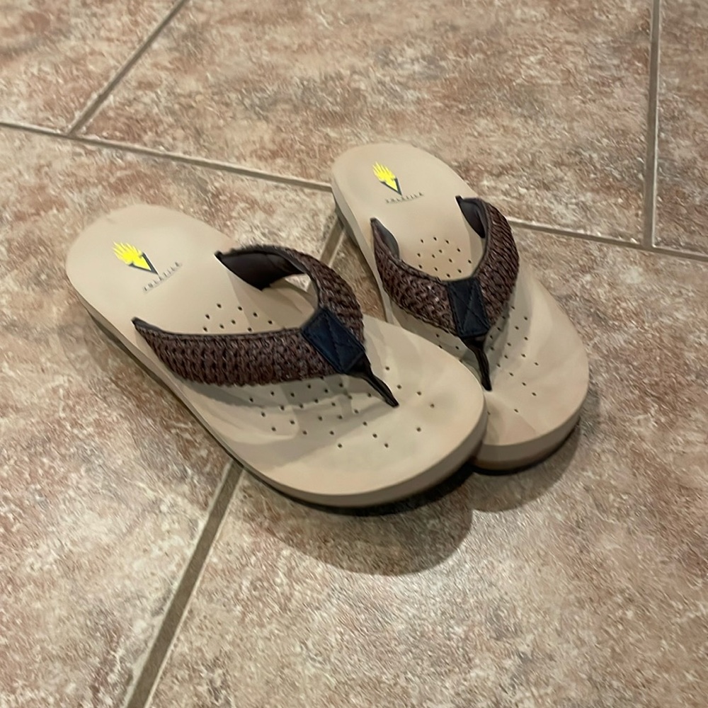 Volitle thongs